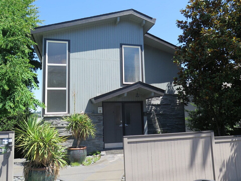 636 W Nickerson St in Seattle, WA - Building Photo