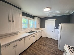 1712 Eastern Ave SE in Grand Rapids, MI - Building Photo - Building Photo