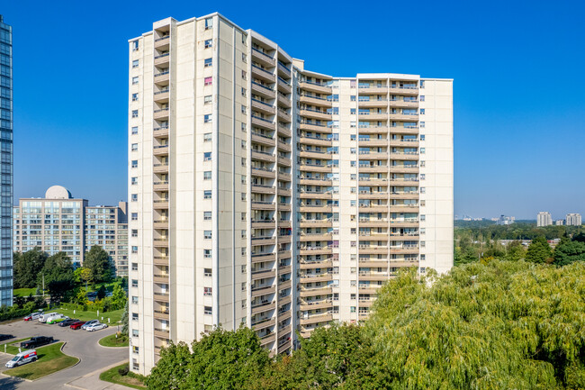 20 Graydon Hall in Toronto, ON - Building Photo - Building Photo