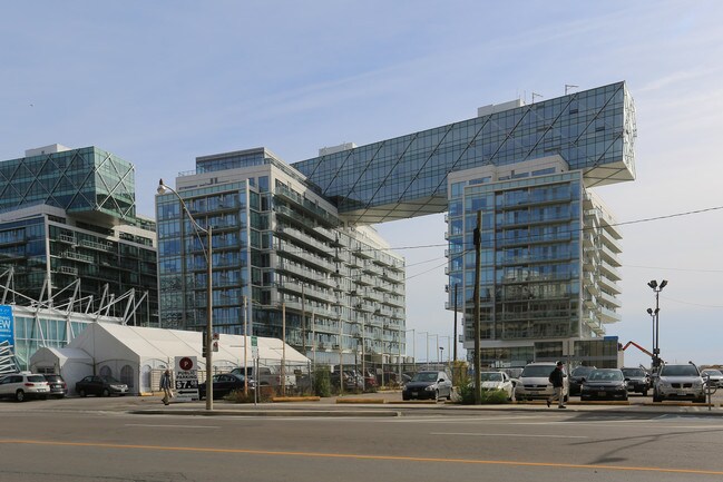 The Residences of Pier 27 Phase 1 in Toronto, ON - Building Photo - Building Photo