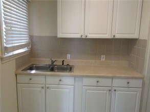 3421 Westminster Ave-Unit -3 in Dallas, TX - Foto de edificio - Building Photo
