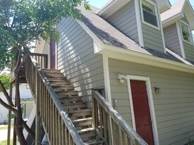 619 Washburn St, Unit Garage Apt. in Taylor, TX - Building Photo