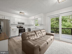 7729 Patuxent Oak Ct in Elkridge, MD - Building Photo - Building Photo