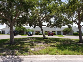 2565 Gary Cir in Dunedin, FL - Building Photo - Primary Photo