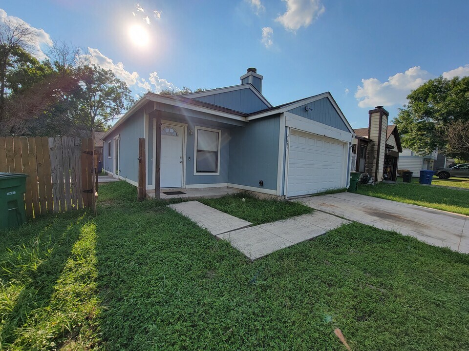4111 Alaskian Sunrise in San Antonio, TX - Building Photo