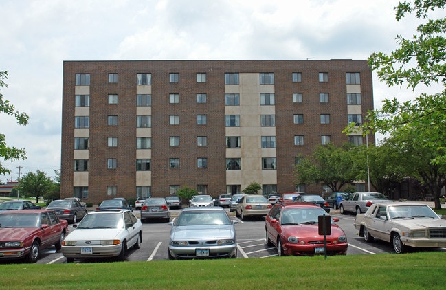 Luther Heights in Bettendorf, IA - Foto de edificio - Building Photo