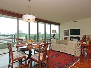 700 Park Regency Pl NE in Atlanta, GA - Building Photo - Building Photo