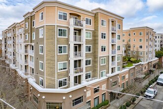 Ballard Place Condominiums in Seattle, WA - Foto de edificio - Building Photo