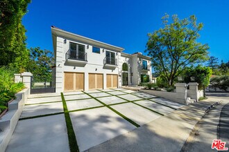 12001 Crest Ct in Beverly Hills, CA - Building Photo - Building Photo