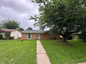 901 Wandering Way Dr in Allen, TX - Building Photo