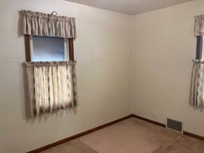 710 E 4th St in Hastings, NE - Building Photo - Building Photo