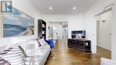 329 Greenwood Ave in Toronto, ON - Building Photo - Building Photo
