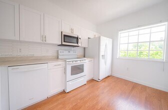 5670 NW 116th Ave in Doral, FL - Building Photo - Building Photo