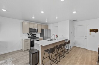 3728 Orinda Dr in Lehi, UT - Foto de edificio - Building Photo