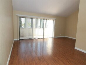 2135 E Valley Pkwy in Escondido, CA - Building Photo - Building Photo