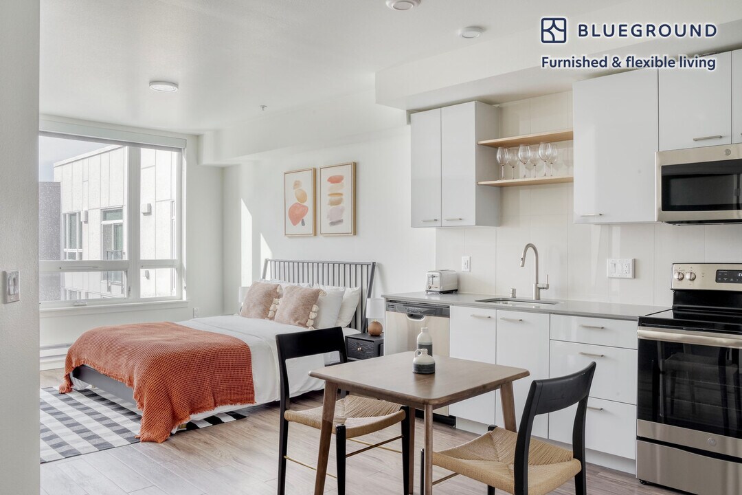 125 Boren Ave S in Seattle, WA - Building Photo