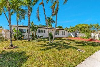 4917 SW 43rd Terrace in Fort Lauderdale, FL - Building Photo - Building Photo