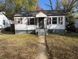 10112 Cloverdale Dr in St. Louis, MO - Building Photo