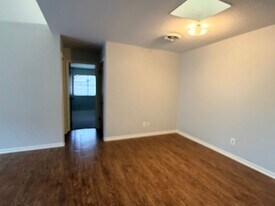 109 Windward Ct in Victoria, TX - Building Photo