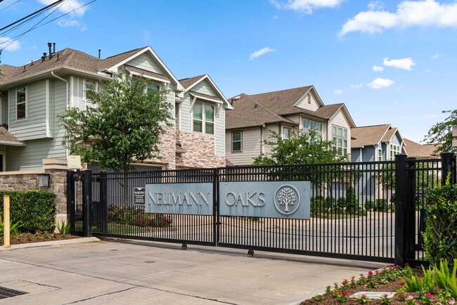 5003 Lehman Oaks Dr in Houston, TX - Building Photo - Building Photo