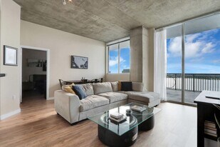 300 S Australian Ave, Unit 1108 in West Palm Beach, FL - Building Photo