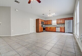 1702 Singleton Ave in Austin, TX - Foto de edificio - Building Photo