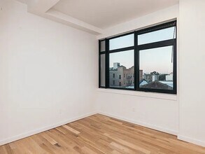 44 Kent St, Unit 590 in Brooklyn, NY - Building Photo - Building Photo