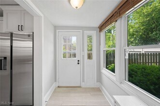 2924 Brighton Rd in Shaker Heights, OH - Building Photo - Building Photo