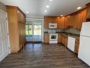 22 Luce Ave in East Lyme, CT - Building Photo - Building Photo