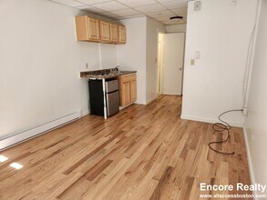 405 Beacon St, Unit D in Boston, MA - Building Photo - Building Photo