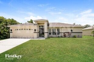 8418 Wren Rd in Ft. Myers, FL - Building Photo