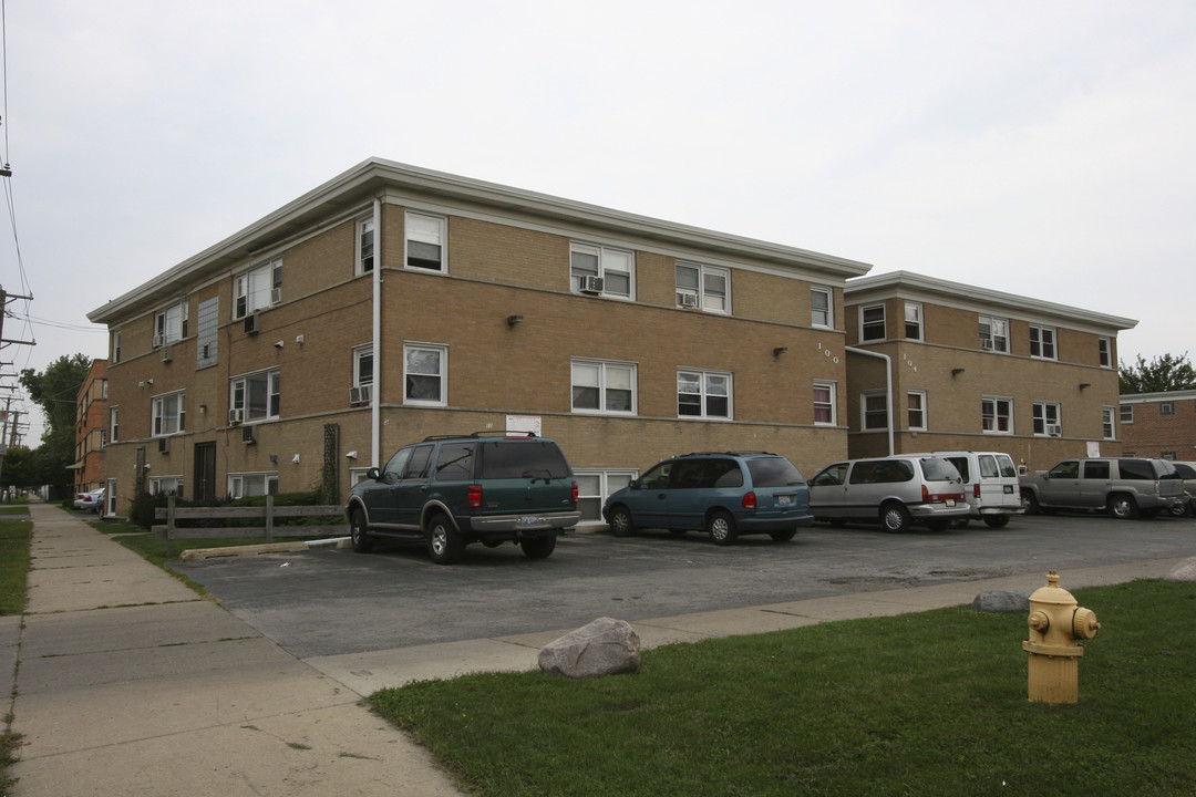 100-104 N 13th Ave in Melrose Park, IL - Building Photo