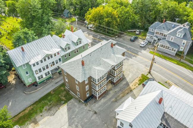 25 Halifax Street in Winslow, ME - Foto de edificio - Building Photo