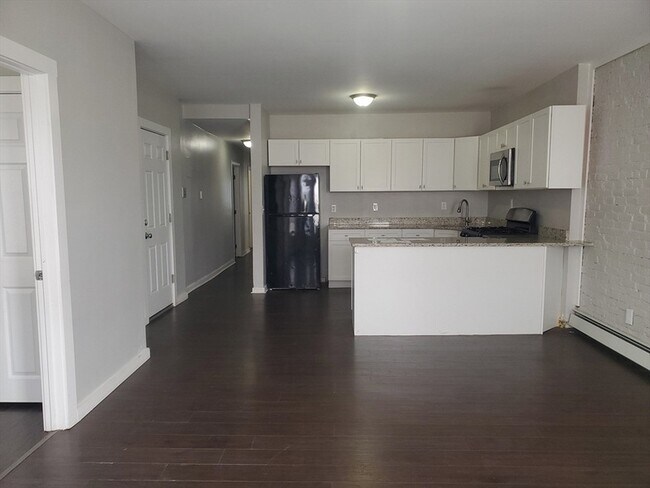 620 Dudley St, Unit 4 in Boston, MA - Foto de edificio - Building Photo