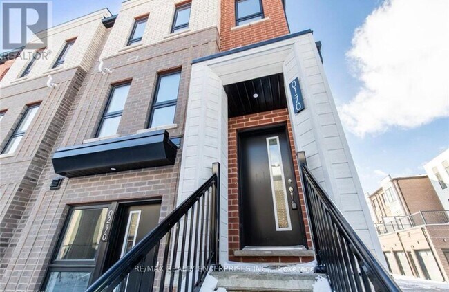 70 Kenesky Dr in Hamilton, ON - Building Photo - Building Photo