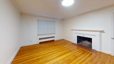 115 Withington Rd, Unit 1 in Newton, MA - Foto de edificio - Building Photo