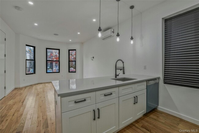 21 Essex St in Brooklyn, NY - Building Photo - Building Photo