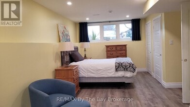 7 Harbour Crescent in Wasaga Beach, ON - Building Photo - Building Photo