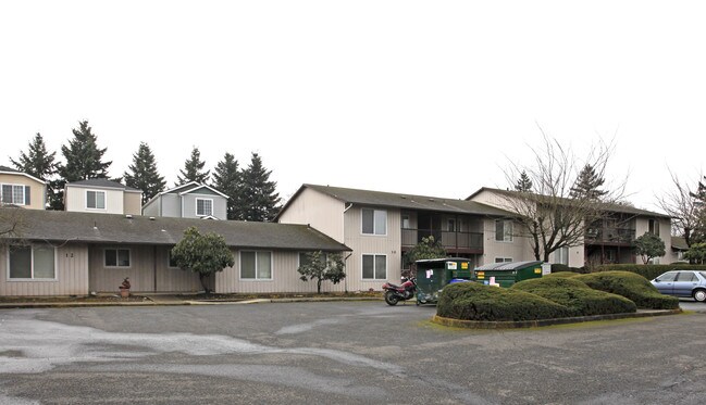 County Squire Apartments in Portland, OR - Building Photo - Building Photo