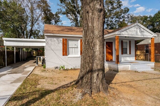 property at 830 W Jordan St