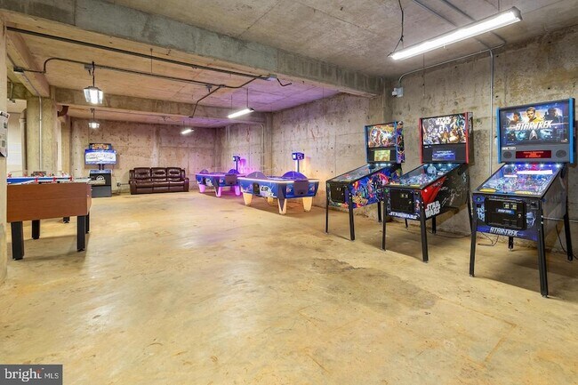 4600 Duke St, Unit 617 in Alexandria, VA - Building Photo - Building Photo