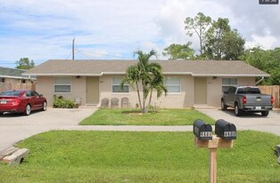 4405 Thomasson Ln, Unit 1 in Naples, FL - Building Photo