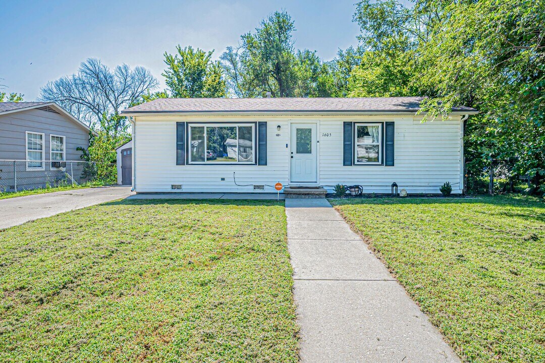1605 Westwood Blvd in Junction City, KS - Building Photo