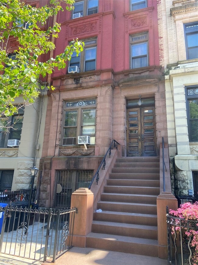 property at 154 Hancock St