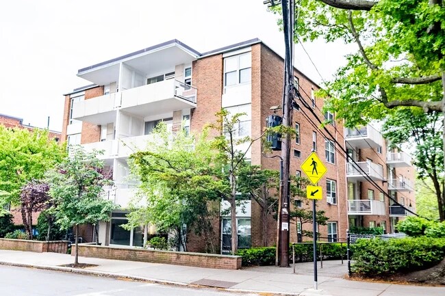 100 Marion St, Unit 31 in Brookline, MA - Building Photo - Building Photo