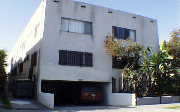 6107 Romaine St in Los Angeles, CA - Foto de edificio - Building Photo