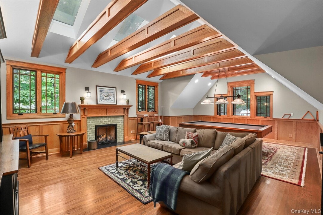 15 N Lake Cir in South Salem, NY - Building Photo