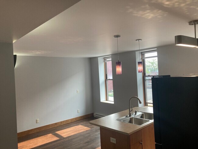 533 Broadway St S, Unit #1 in Menomonie, WI - Building Photo - Building Photo