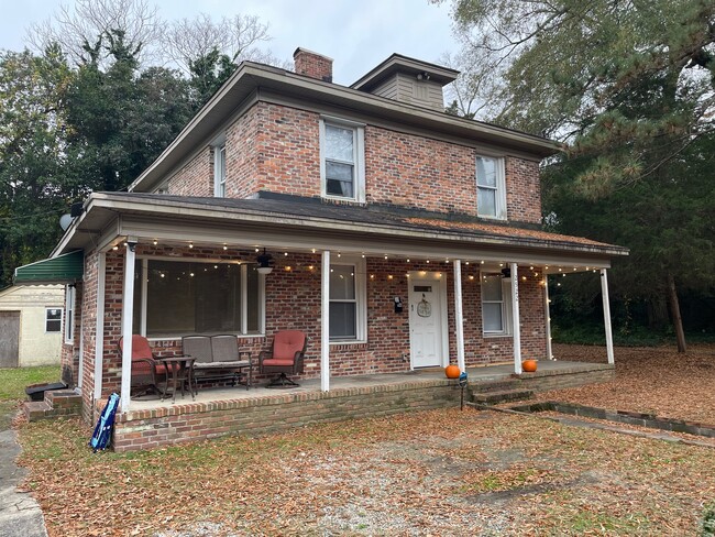 property at 2522 Lee St