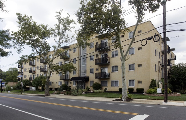 Imperial House Apartments in Audubon, NJ - Building Photo - Building Photo